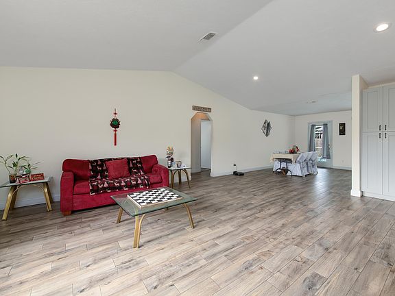 5th image of 455 SE Fallon Drive