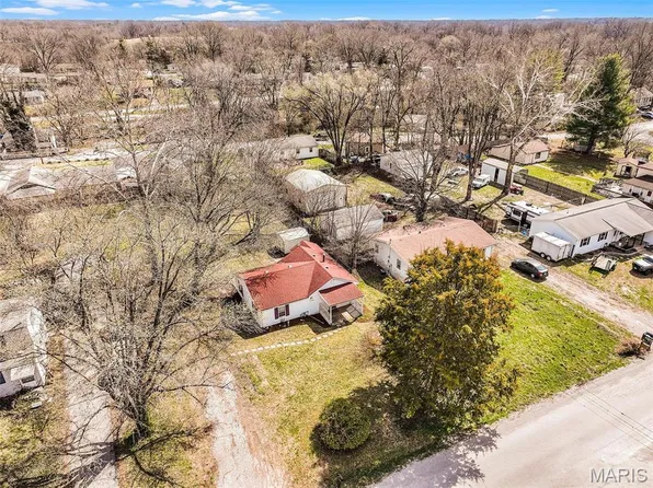 120 Edgewood Dr, Belleville, IL 62223