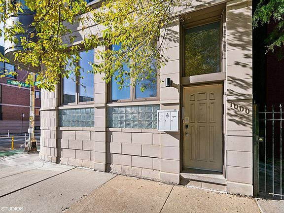 2nd image of 1000 N Wolcott Ave #1
