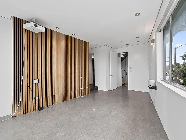404 Grand Blvd — Photo 21