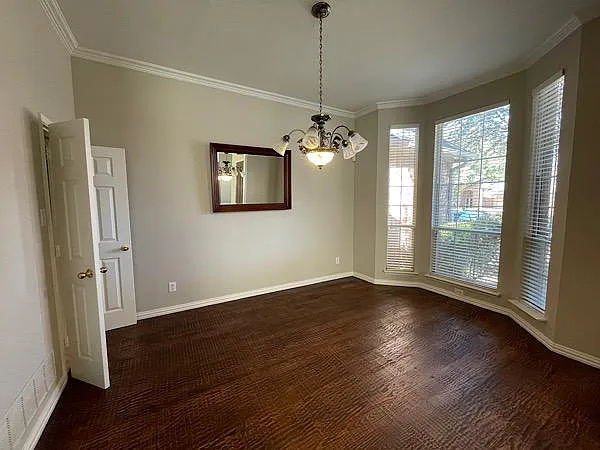 Formal dining or flex 2nd front room