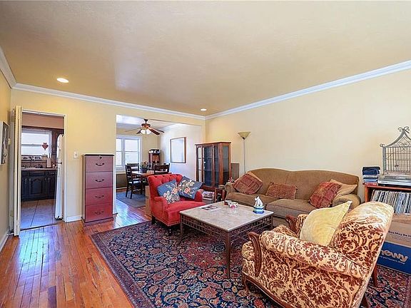 4th image of 2957 Avenue
