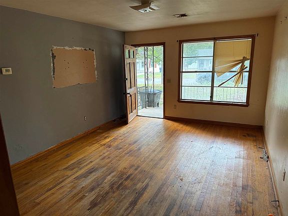 3rd image of 1809 NW Kingsbury Ave