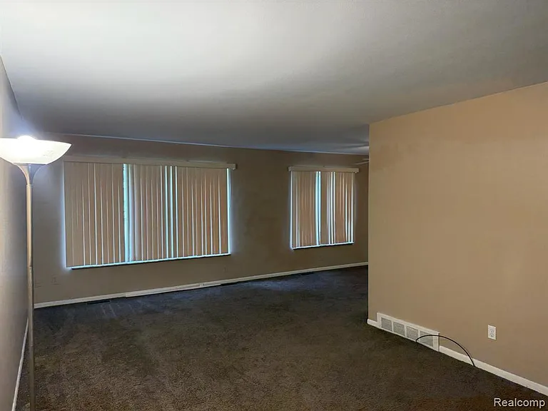 982 N Adams Rd #4 — Photo 5