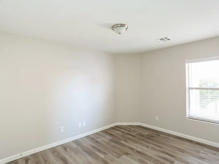 7334 W Lamar Rd — Photo 15