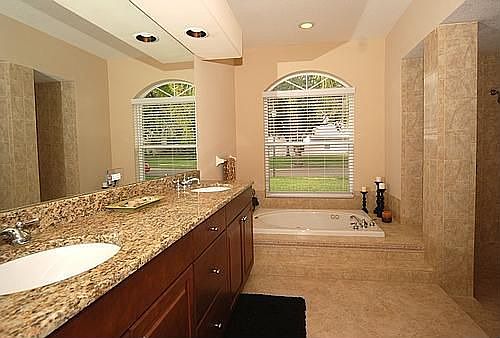 4th image of 15936 Ellsworth Dr