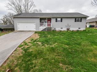404 Smokey Mountain Dr, Maryville, TN 37801