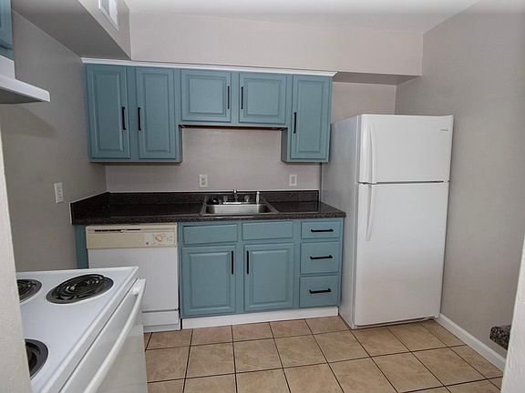 3rd image of 5867 Poplar Hall Dr