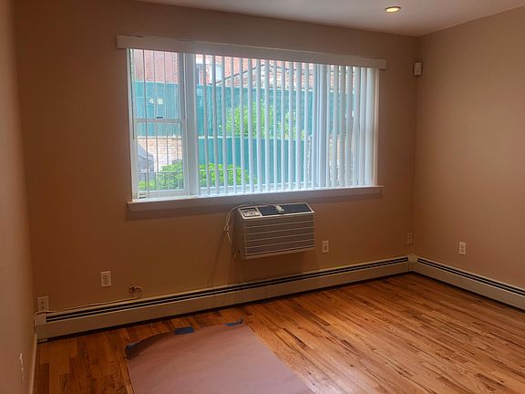 2nd image of 870 Vincent Ave