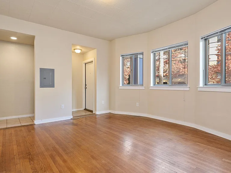 1715 Harvard Ave #4 — Photo 11