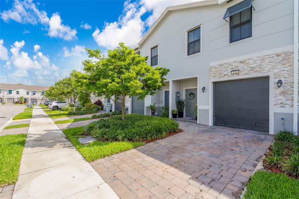 856 NW 3rd Way, photo 2