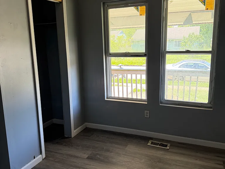 326 S Highland Ave — Photo 2