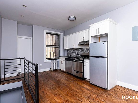 2nd image of 600 Lincoln Pl APT 1A