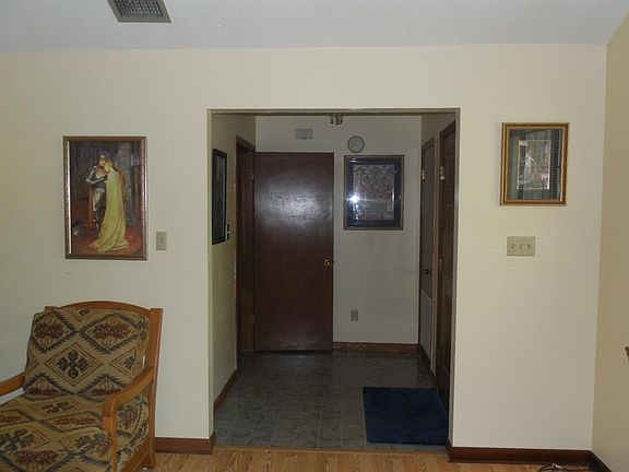 2nd image of 300 Sentry Oaks Dr