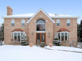 305 Woodmont Dr, Cranberry Township, PA 16066