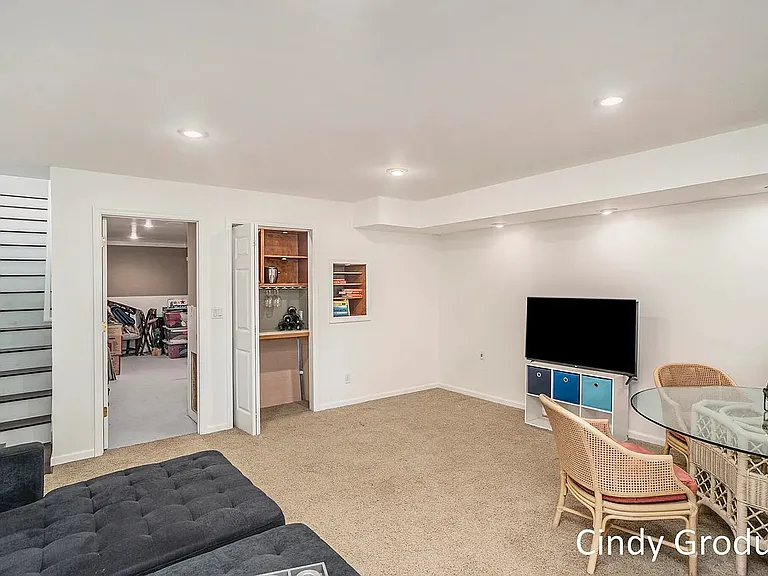 Sun Chase Dr — Photo 16