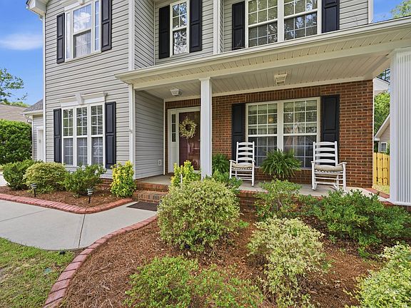 3rd image of 179 Silverwood Trl
