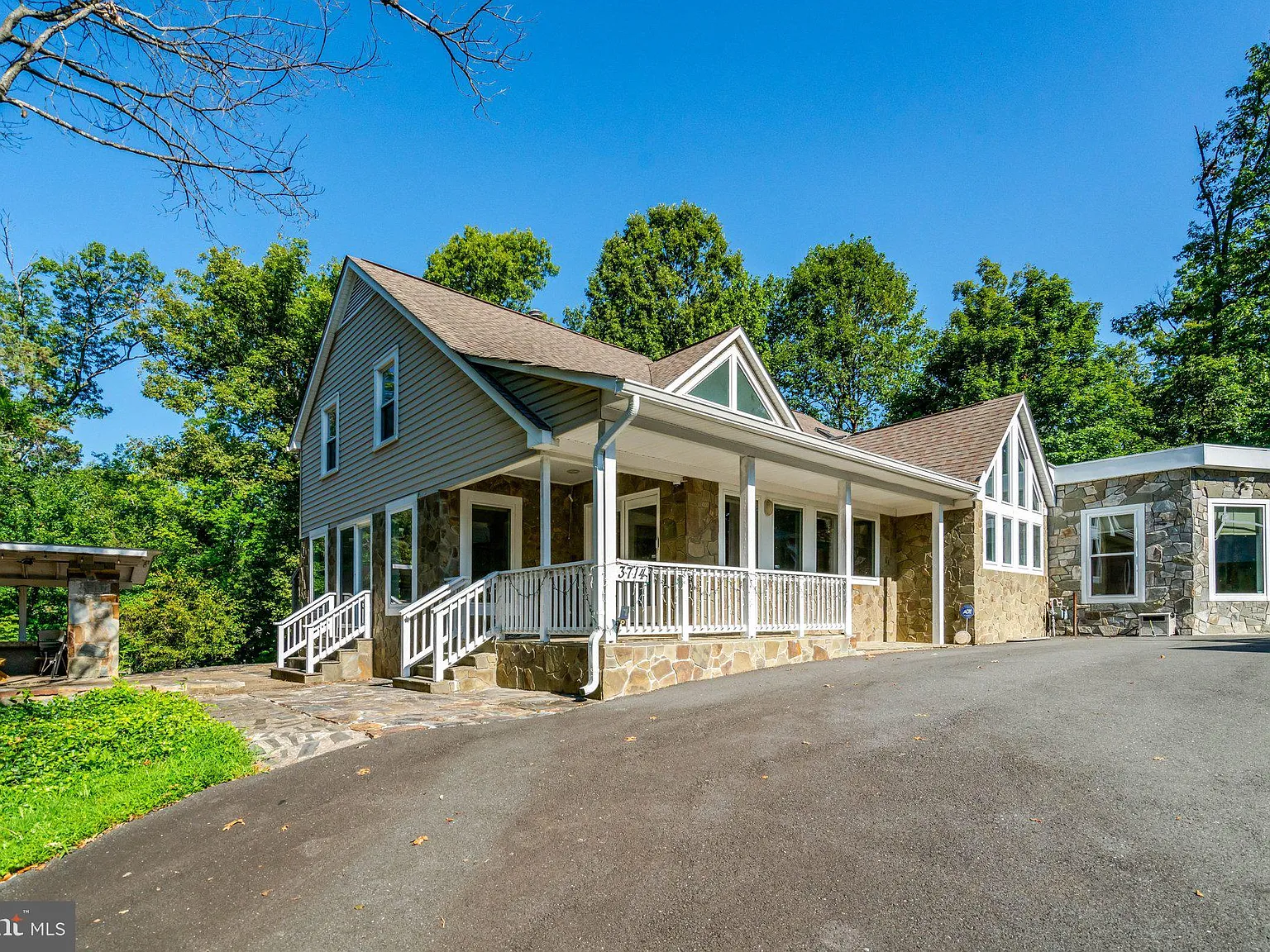 5 bed, 4.5 bath, 3793 sqft, $6,000 — Photo 1