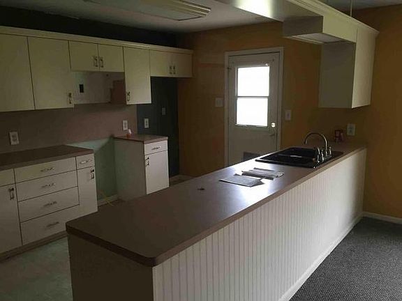 4th image of 510 E Ave E