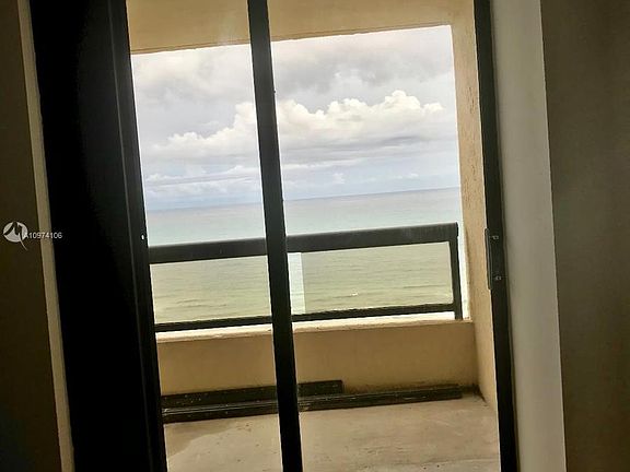 5th image of 2555 Collins Ave APT 1505