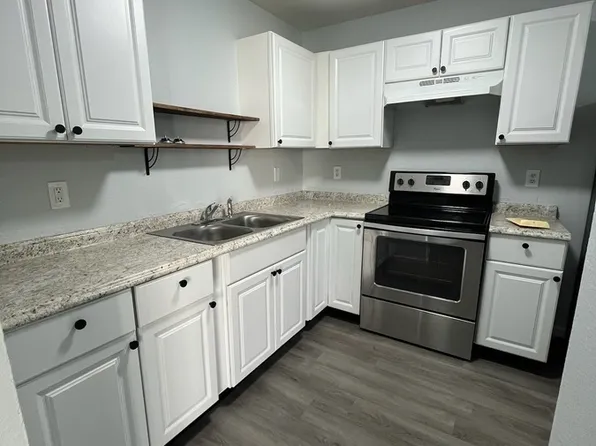 326 Stratford Way APT 2, Holland, MI 49423