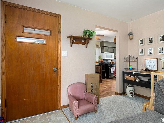 3rd image of 407 S Kellogg St