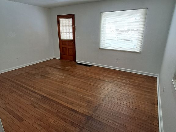 5th image of 751 Johnston Dr