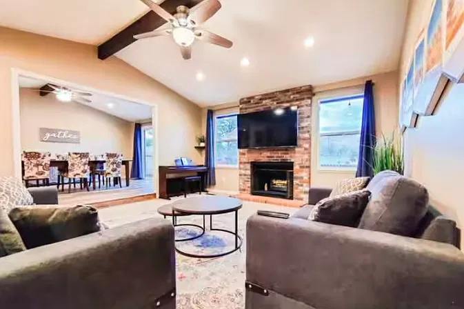 3 bed, 1642 sqft, $4,250 — Photo 1