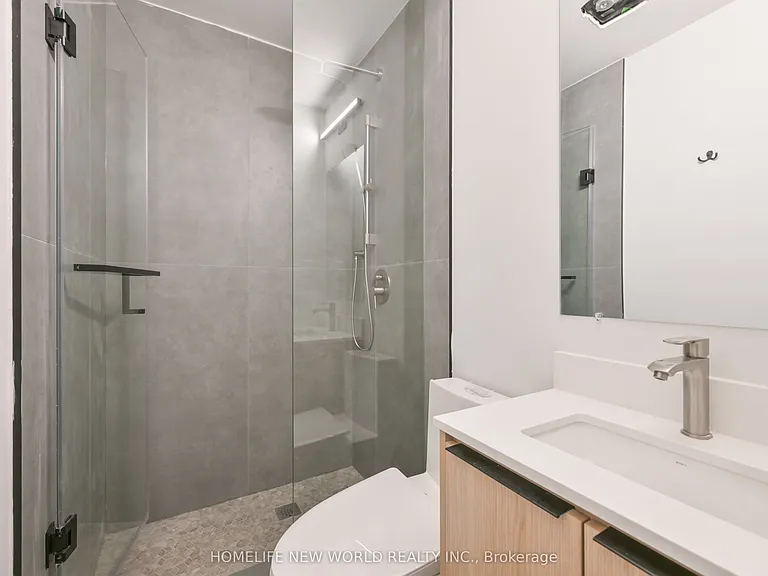 997 Dufferin St #LOWER — Photo 12