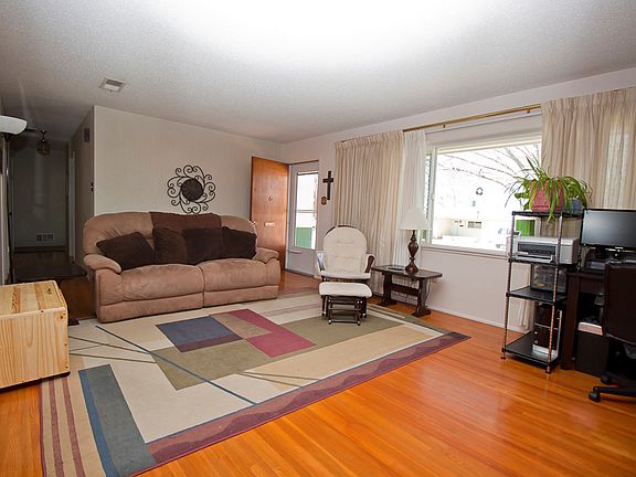 3rd image of 2310 Pine Dr