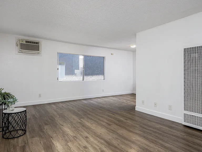 6021 Carlton Way — Photo 28