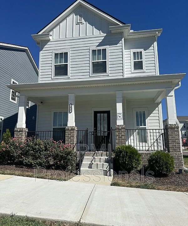 1st image of 1022 Stoneleigh Ln