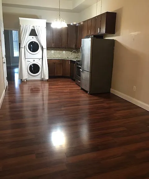 209 E Preston St — Photo 3