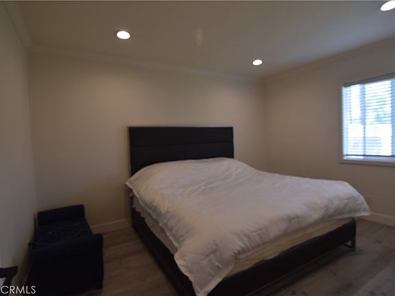 5th image of 9930 Saticoy St