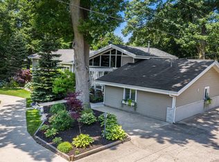 2095 S Shore Dr, Holland, MI 49423