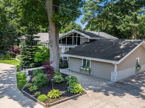 2095 S Shore Dr, Holland, MI 49423