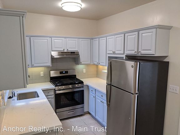 3rd image of 333 Fillmore St #3