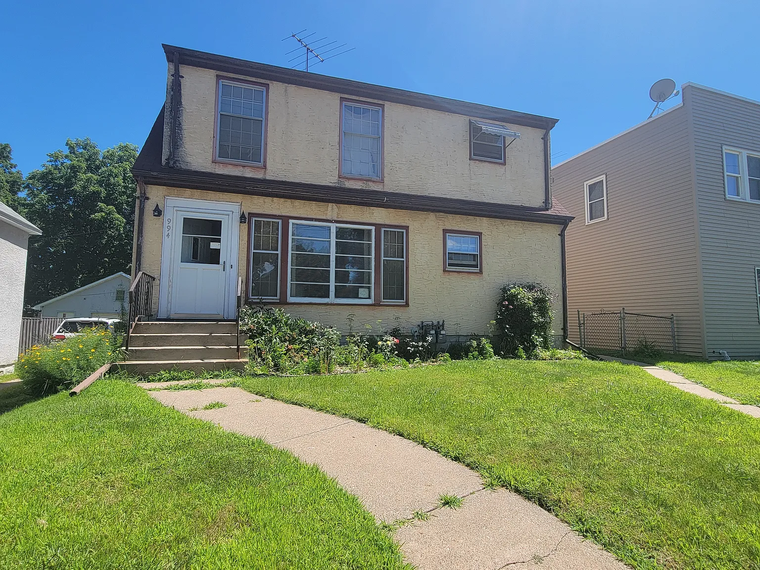 994 Oakdale Ave — Photo 1