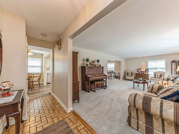 2nd image of 644 N Greenwood Dr