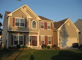 8438 Saddle Ct, Oak Creek, WI 53154