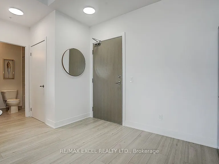 7 Kenaston Gdns #LPH5 — Photo 6
