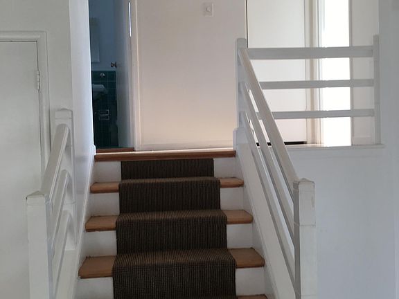 4th image of 36 Westmont Dr