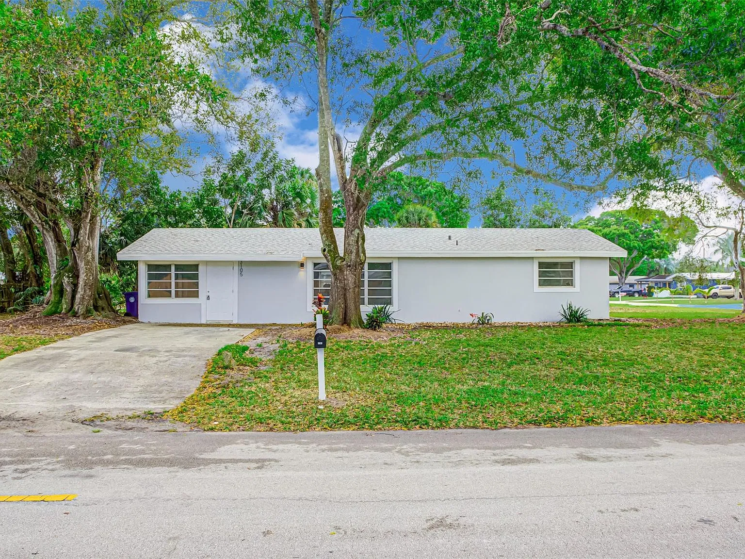 3 bed, 2.0 bath, 1512 sqft, $2,500 — Photo 2