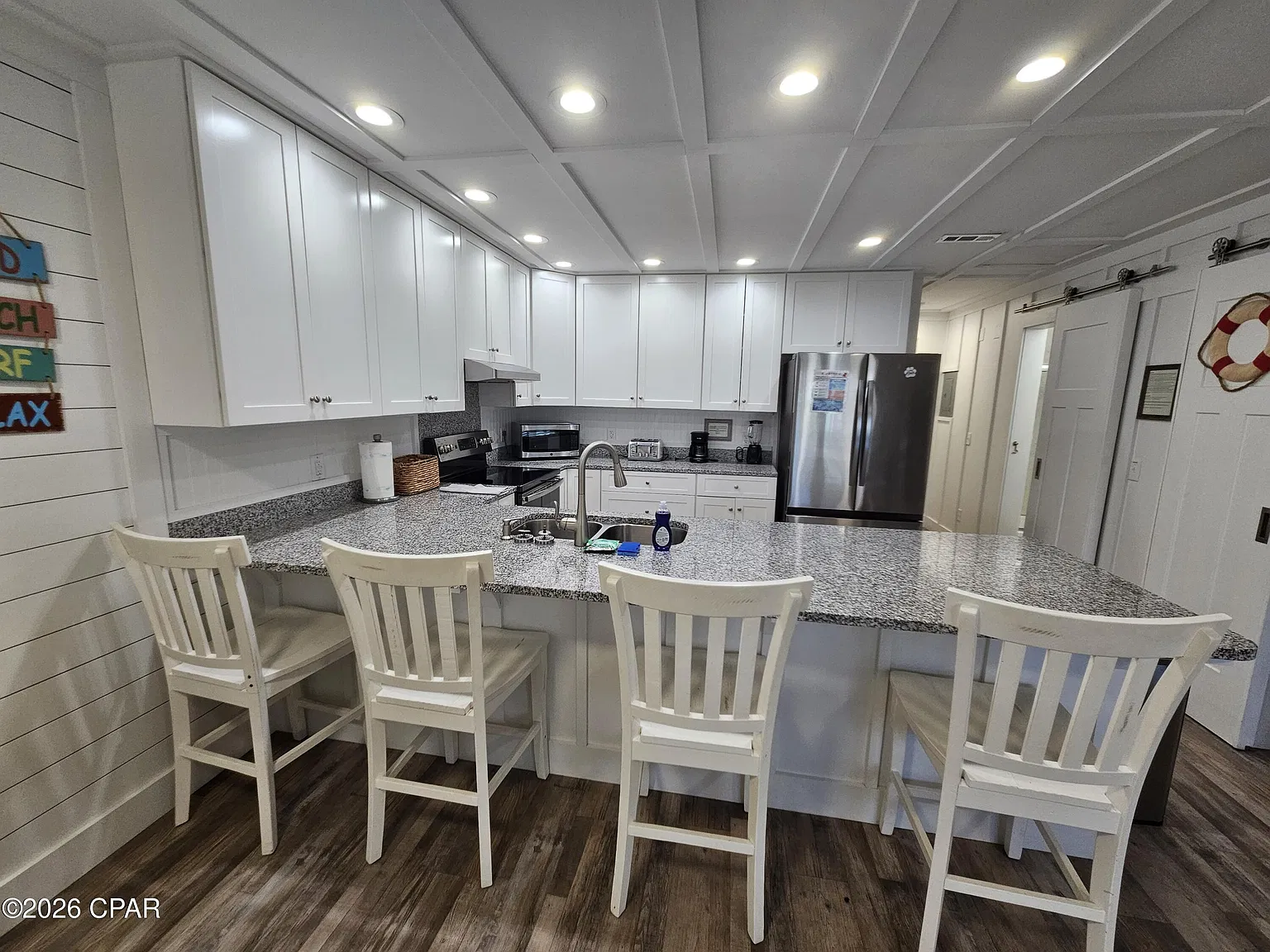 2 bed, 800 sqft, $2,400 — Photo 1