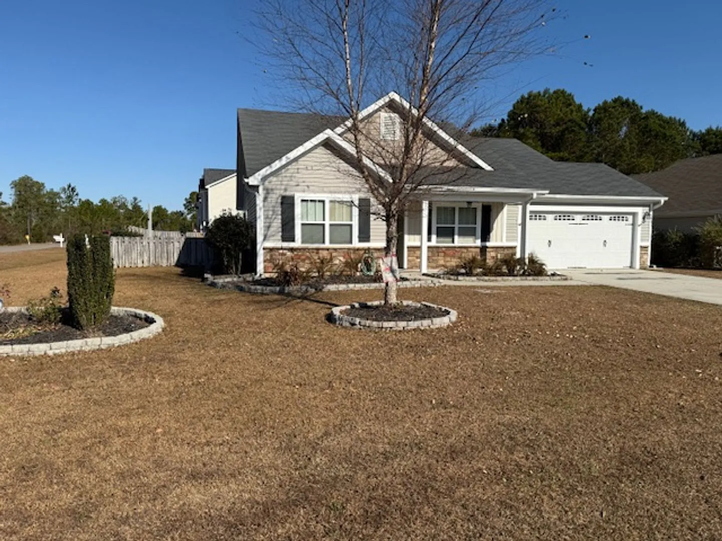 3 Bedroom Home in The Landing at Folkstone- Fenced In Back Yard! — Photo 1