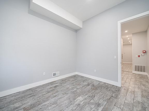 5th image of 525 Newark Ave APT 1R