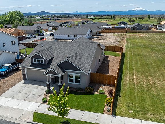 2nd image of 1132 NW Golf Course Dr