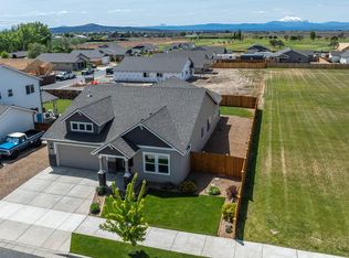 1132 NW Golf Course Dr, Madras, OR 97741
