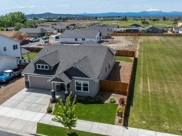 1132 NW Golf Course Dr, Madras, OR 97741