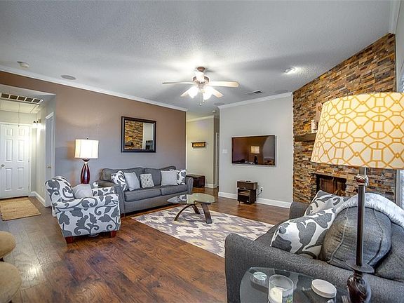 4th image of 207 Towngate Dr